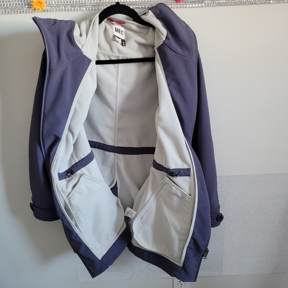 MEC Lined Jacket With Inside Pockets and Adjustable Hood Size Medium - Picture 6 of 7